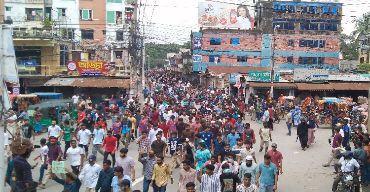   টাঙ্গাইলে শিক্ষার্থী ও অভিভাবকদের বিক্